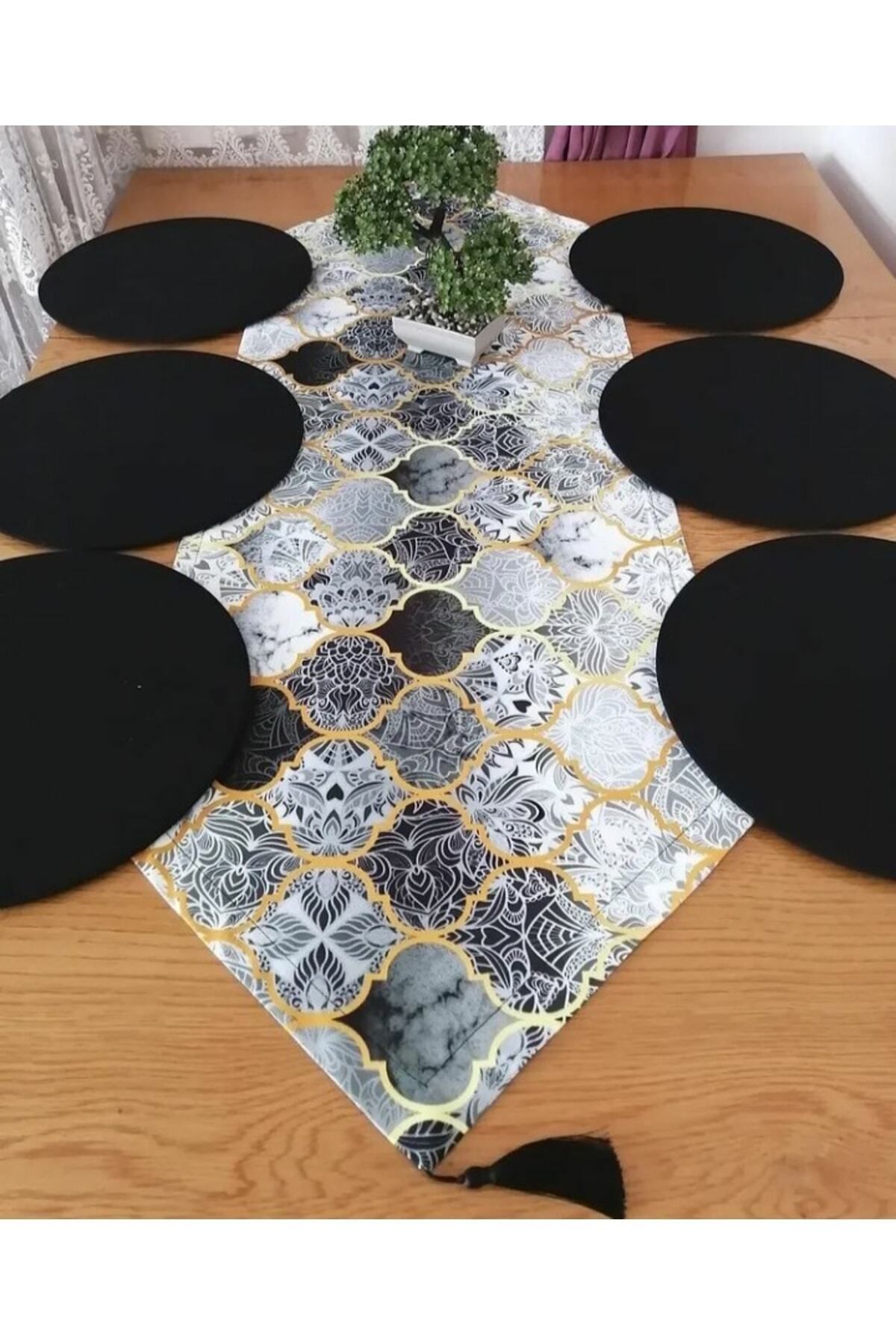 Gri Moroccan Desenli Duck Keten Runner ve 6 Adet Siyah Keten Supla Seti
