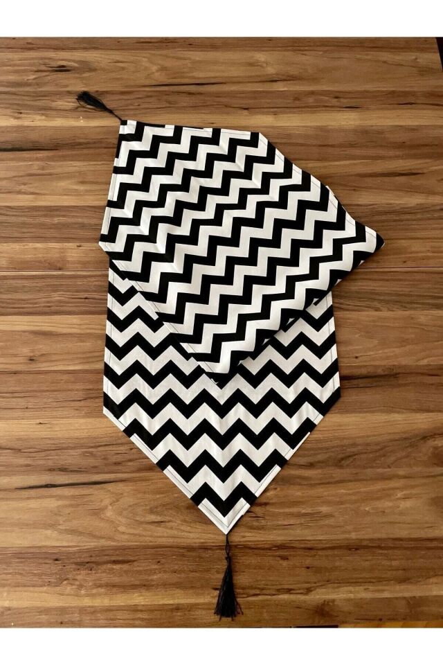 Zigzag Desenli Püsküllü Runner (İnce Tip )