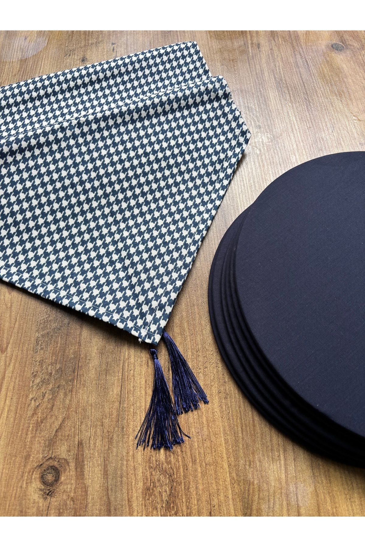 Modern Altıgen Desenli Duck Keten Runner ve 6'lı Pembe Supla Seti Laci Laci Kaz - 40 x 140