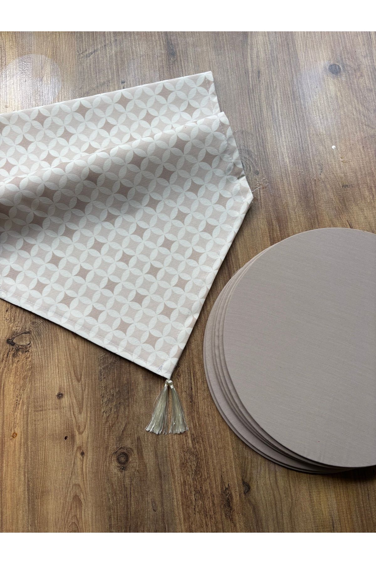 Modern Altıgen Desenli Duck Keten Runner ve 6'lı Pembe Supla Seti Bej Karo - 40 x 140
