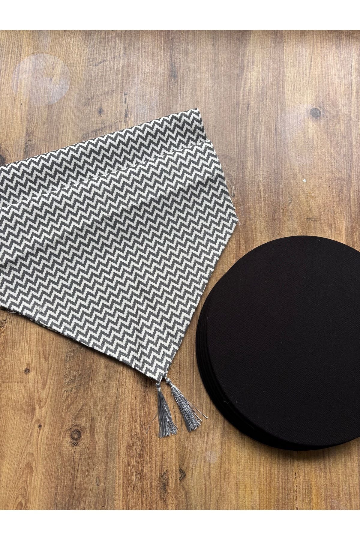 Gri Zikzak Desenli Duck Keten Runner ve 6'lı Gri Supla Seti Gri Siyah Zikzak - 40 x 140