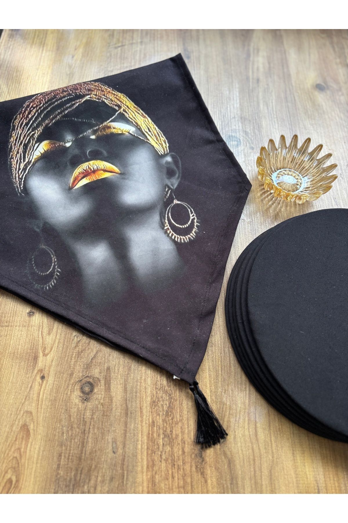 Bahar Çiçekleri Duck Keten Runner ve 6'lı Kırmızı Supla Seti afro gold siyah - 140 x 40