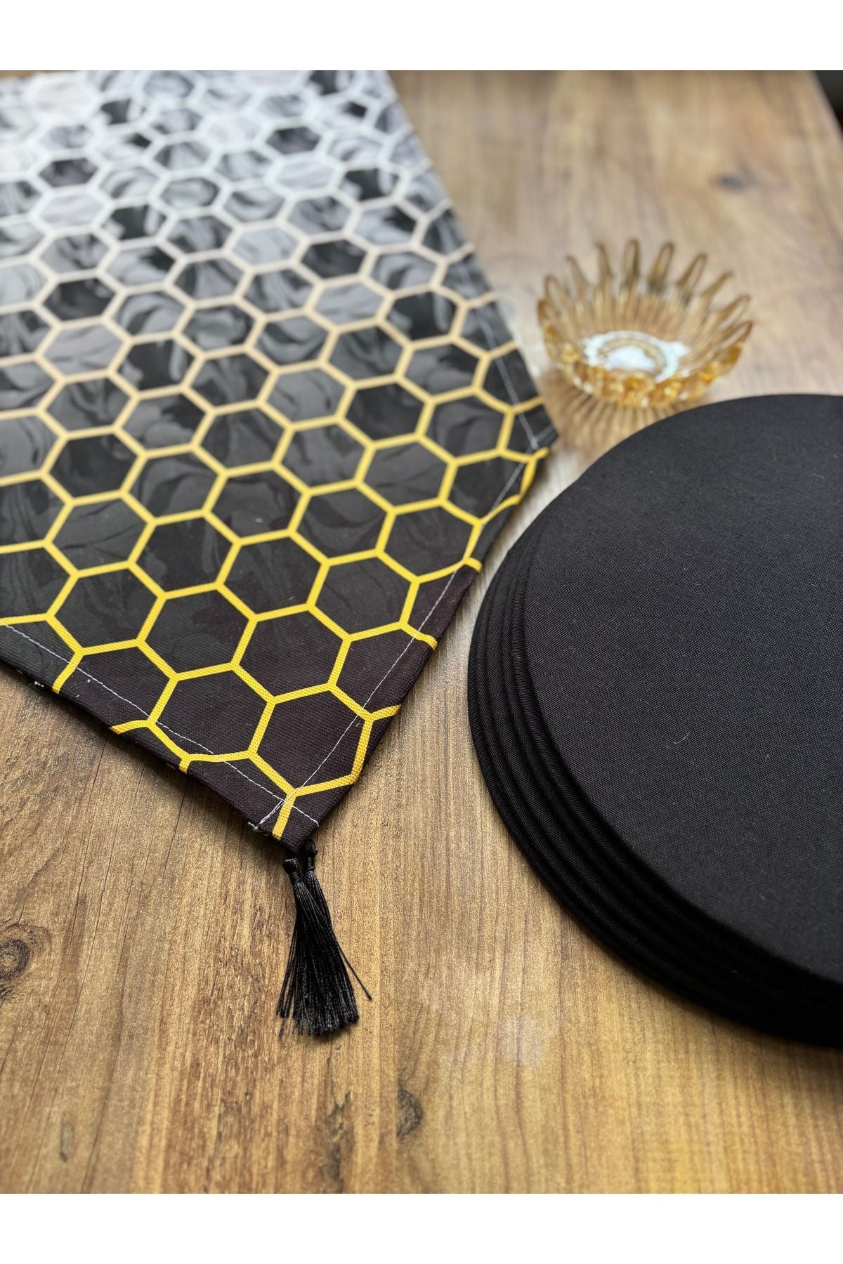 Bahar Çiçekleri Duck Keten Runner ve 6'lı Kırmızı Supla Seti modern siyah altıgen - 140 x 40