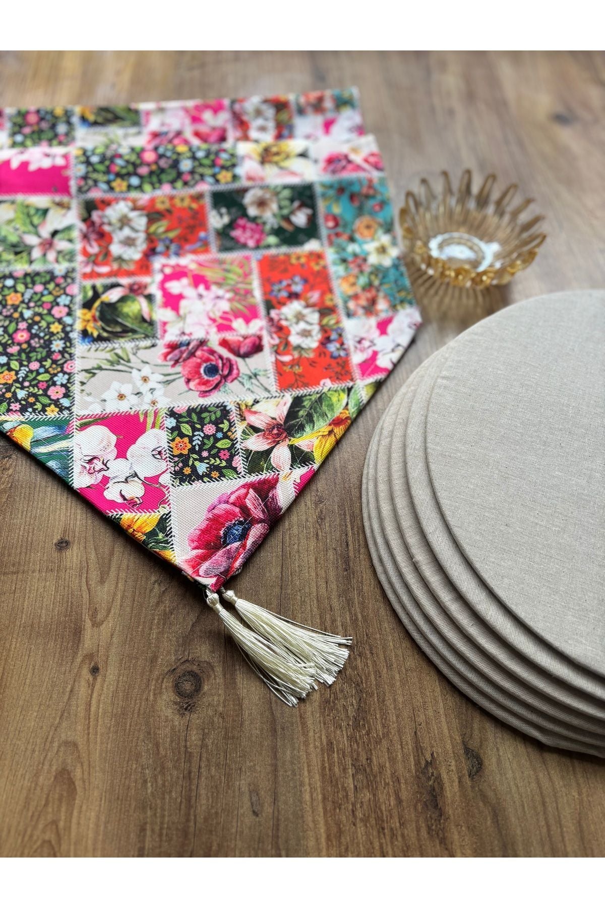 Bahar Çiçekleri Duck Keten Runner ve 6'lı Kırmızı Supla Seti karmaşık krem - 140 x 40
