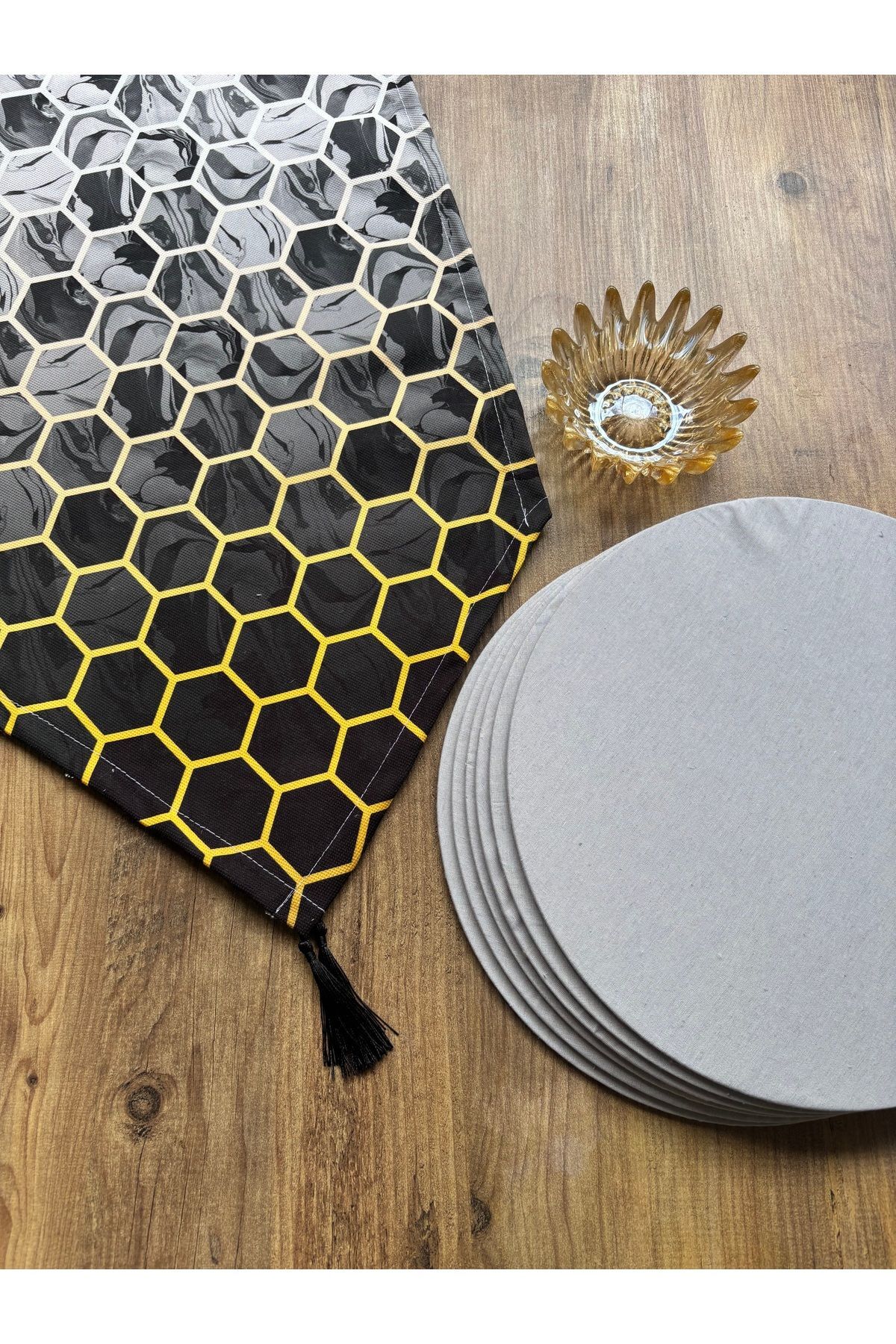 Bahar Çiçekleri Duck Keten Runner ve 6'lı Kırmızı Supla Seti modern siyah gri - 140 x 40