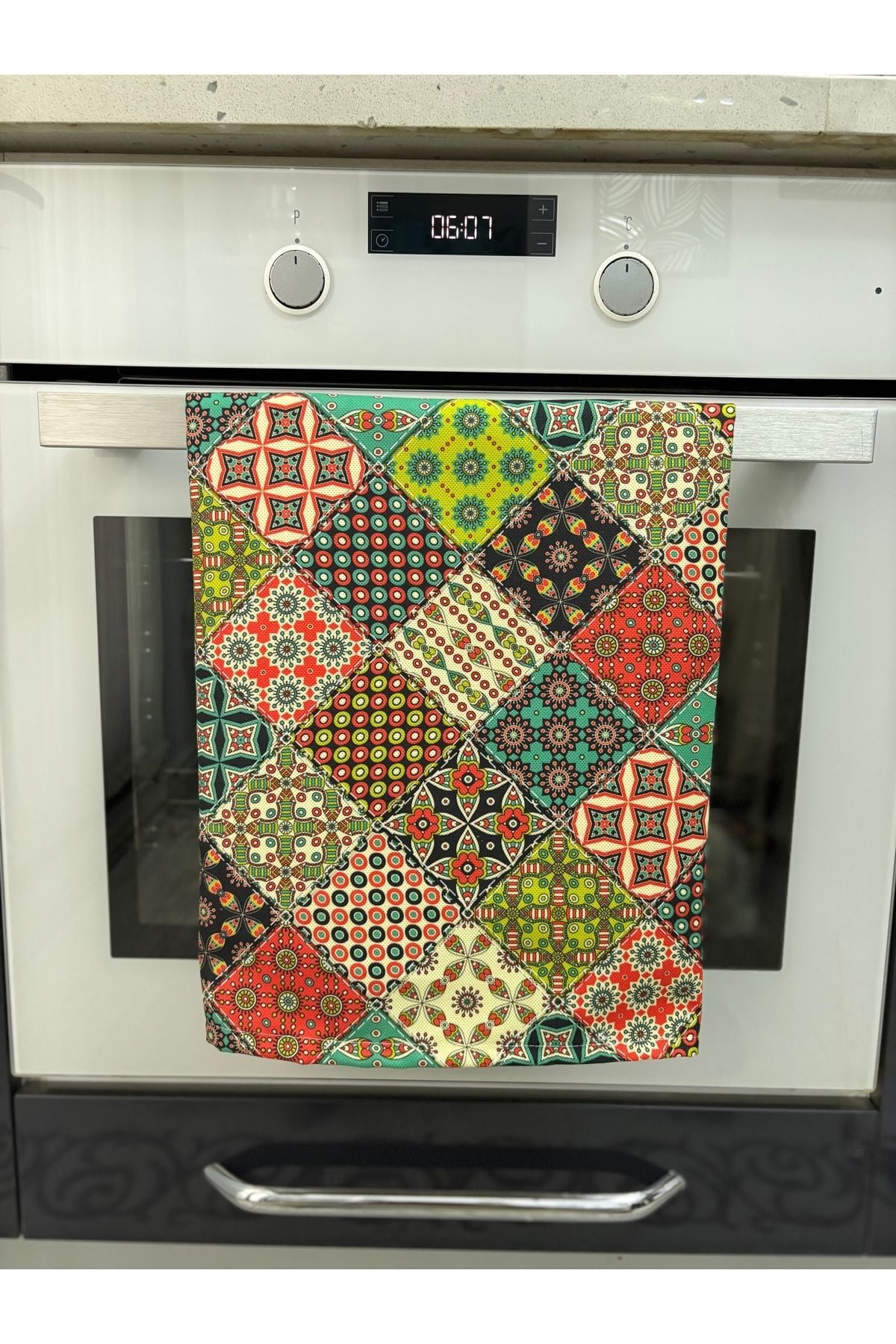 Siyah Çiçekler Su Geçirmez ve Kirlenmez Fırın Örtüsü Yeşil - 55 x 55