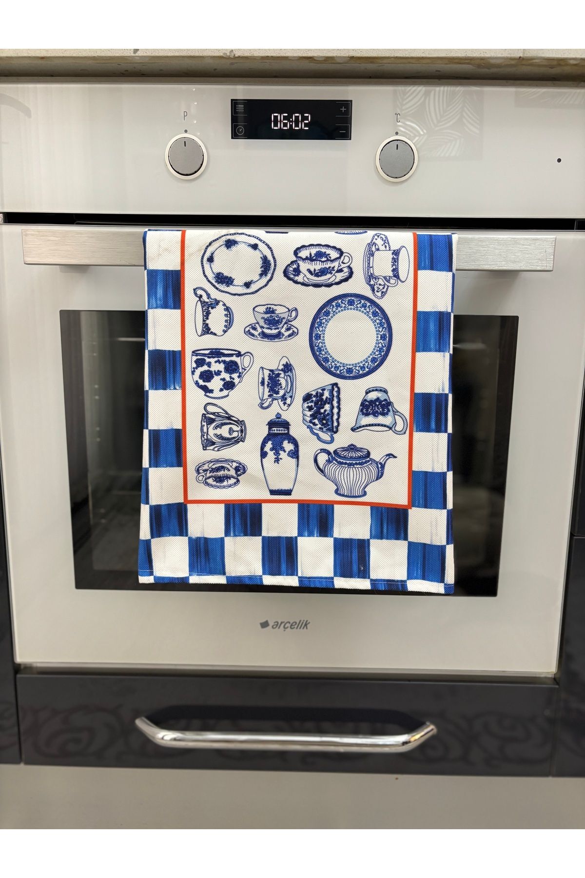 Siyah Çiçekler Su Geçirmez ve Kirlenmez Fırın Örtüsü Mavi Dama - 55 x 55