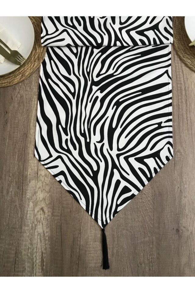 Doğanın Renkleri: Turuncu Mercan Püsküllü Runner ile Sofra Şıklığı , Masa Örtüsü siyah zebra - 40 x 130