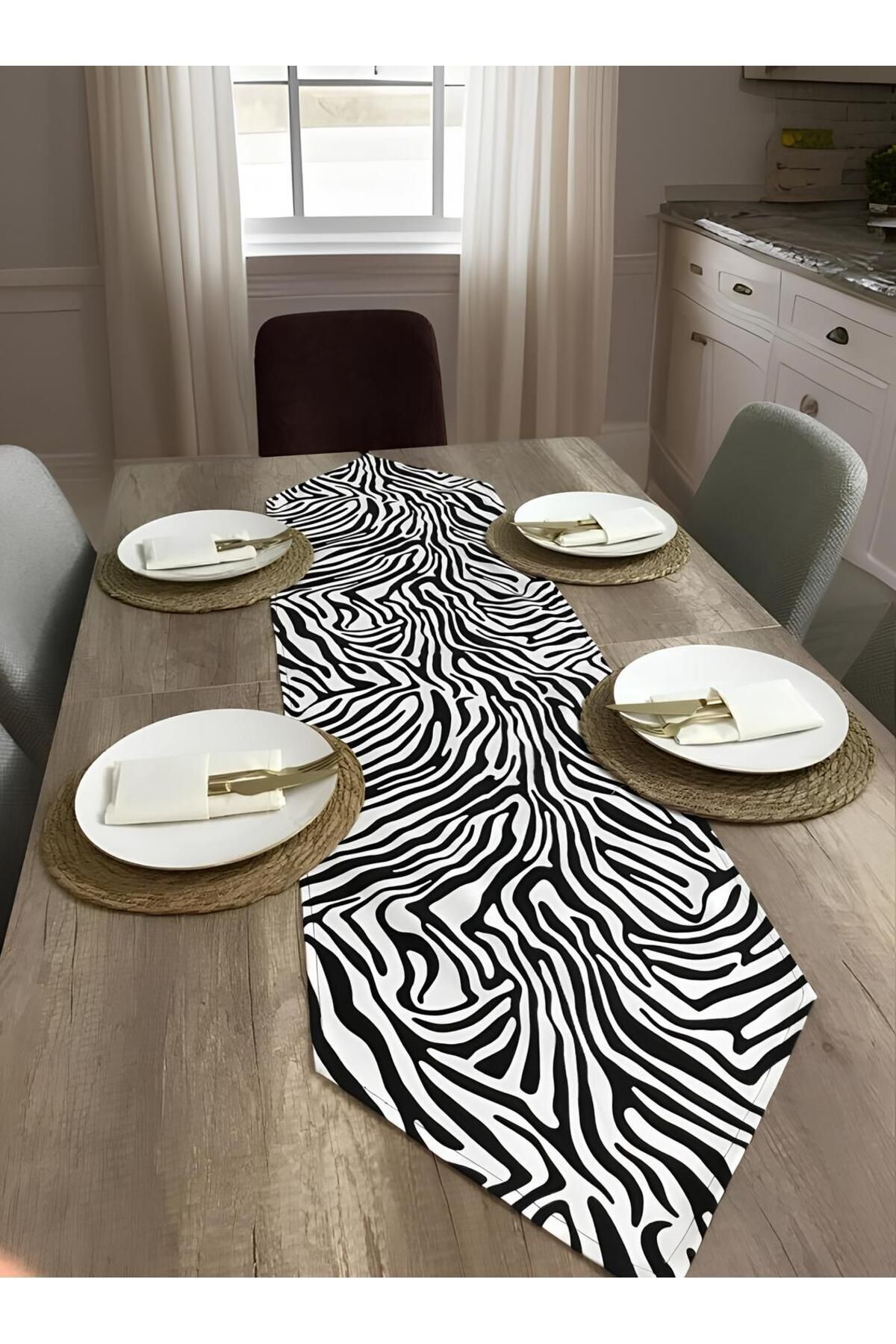 Doğanın Renkleri: Turuncu Mercan Püsküllü Runner ile Sofra Şıklığı , Masa Örtüsü siyah zebra - 40 x 130