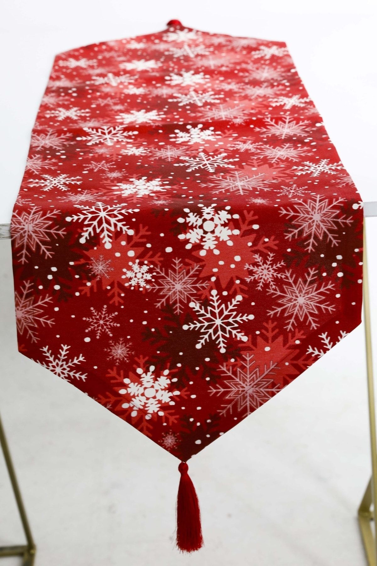 Yılbaşı Konsept Üçgen Runner Dev Püskül Duck Keten Dertsiz Kumaş ( 140cm X 40cm ) KIRMIZI